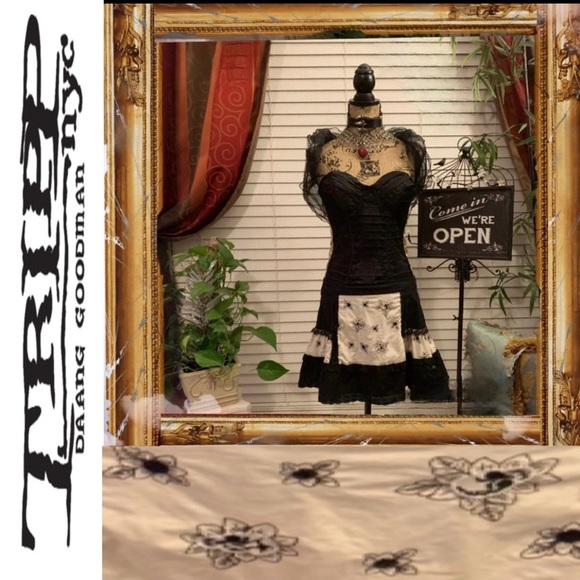 🚨Final Sale 🧚♀️Tripp NYC Skull Floral Lace Tiered Mini Skirt - Picture 4 of 16